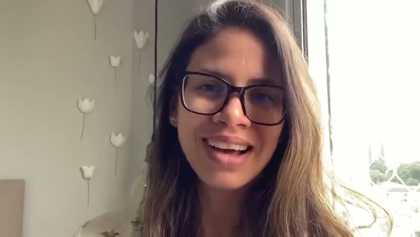Momento do depoimento de Depoimento em vídeo de participante