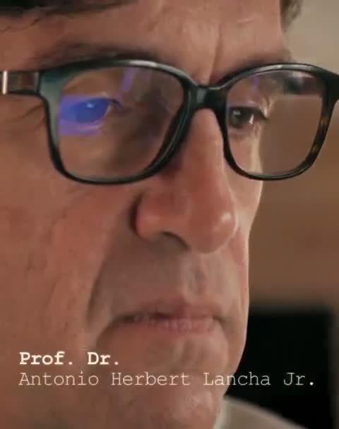 Momento do depoimento de Depoimento em vídeo de participante