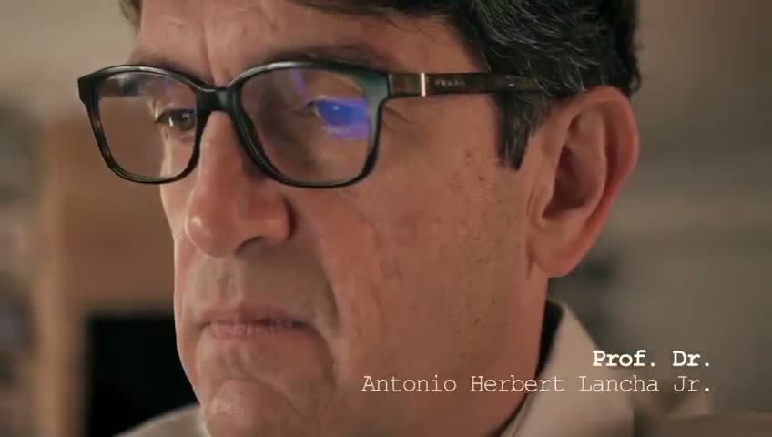 Momento do depoimento de Depoimento em vídeo de participante