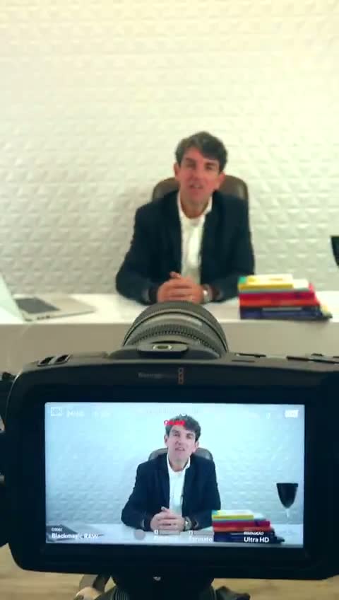 Momento do depoimento de Depoimento em vídeo de participante